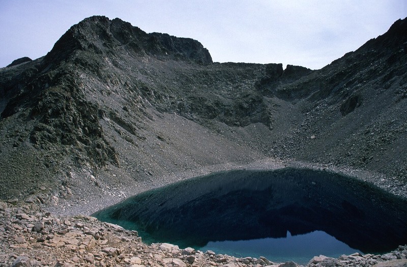 Ibón Chelau de Leners
